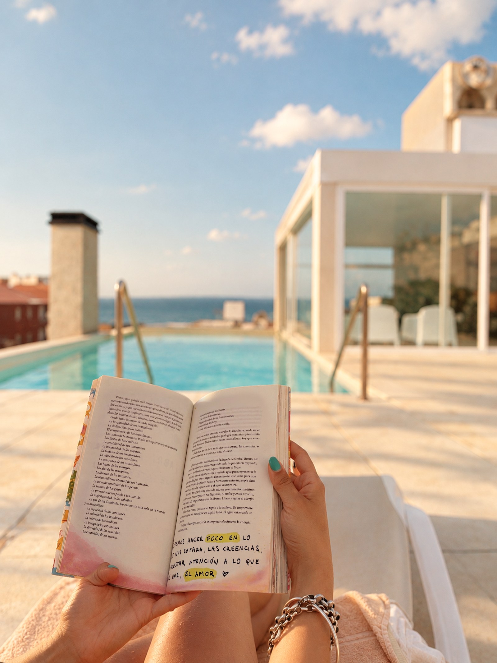 Un libro y este lugar